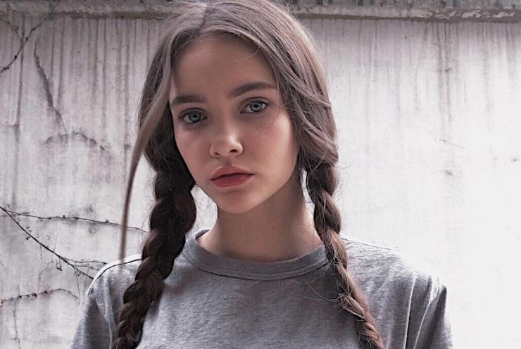Я позволила своей 15-летней дочери провести выходные у бабушки — три дня спустя она заперлась в своей комнате, и когда я вошла внутрь, я остолбенела.